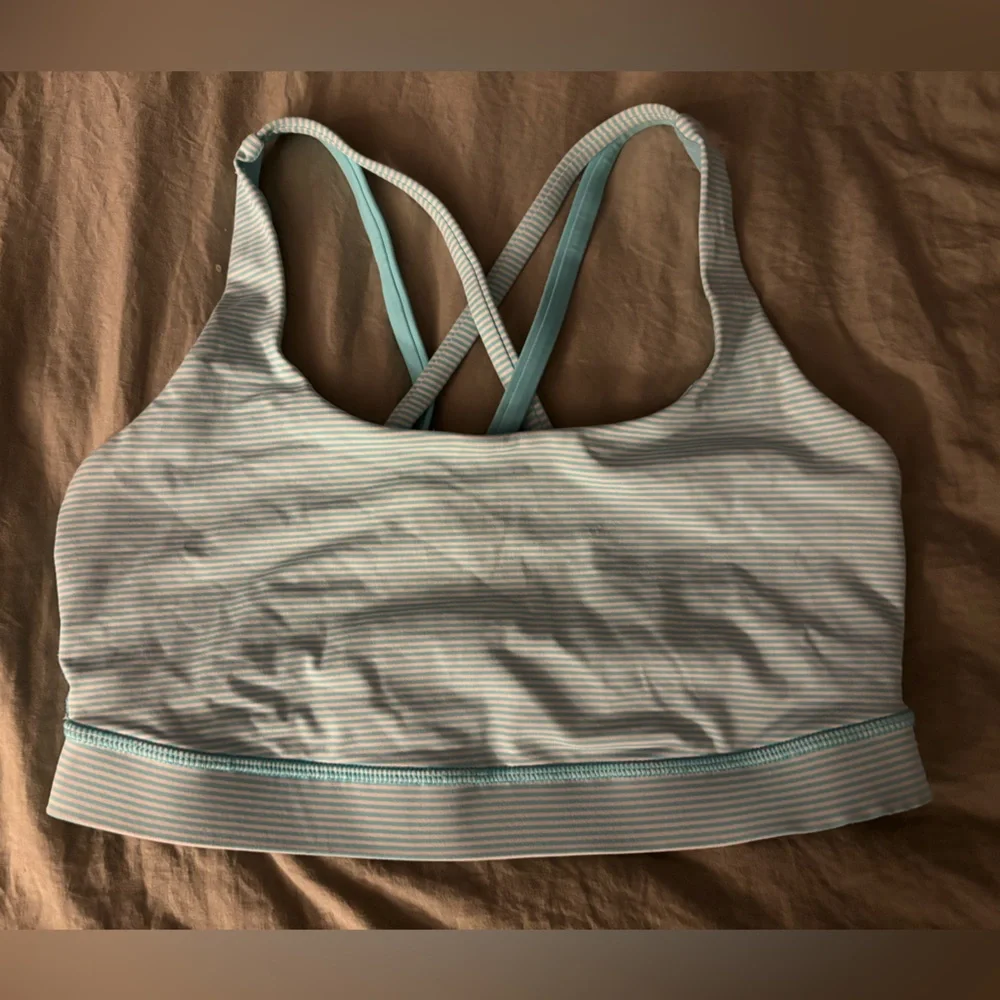 ⭐️5/$15! Lululemon Athletica Light Striped Crossback Sports Bra